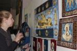 Стенд с работами Мастерской Киевского Ионинского монастыря