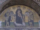 Богородица с Младенцем на престоле с предстоящими императорами Константином Великим и Юстинианом I . Мозаика над южным входом. 2-я пол. X в.