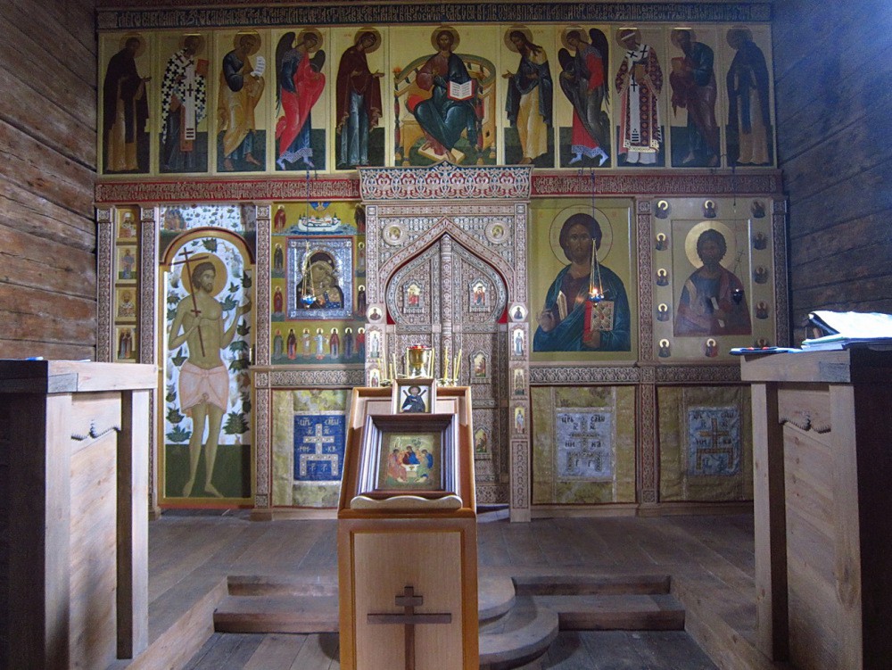 Иконостас церкви в честь св. ап. Андрея Первозванного на Б. Заяцком острове