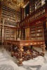 Библиотека Жуанина находится в Коимбрском университете, построенном в 18 веке, во время правления португальского короля Жуана V (библиотека названа в его честь)