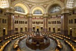 Библиотека Конгресса, Вашингтон, округ Колумбия. Это национальная библиотека США и самое старое федеральное учреждение в США (1800 г.). Библиотека находится в трех зданиях, это крупнейшая библиотека в мире по количеству полок и числу книг (22,19 миллионов)