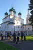 Студенты у храма Илии Пророка в центре Ярославля.
