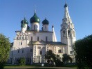 У храма Илии Пророка, выдающегося памятника архитектуры Ярославской школы зодчества XVII века.