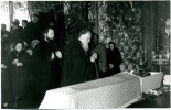 Святейший Патриарх Московский и всея Руси Пимен прощается с монахиней Иулианией. 18 февраля 1981 года.