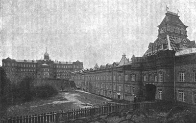 Больнично-богаделенный и Переходный корпуса. Вид со стороны монастыря. Конец XIX - начало XX века.